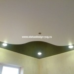 Криволинейная спайка натяжного потолка, сочетание глянцевой  и матовой пленок