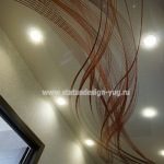 Глянцевый цветной натяжной потолок с УФ печатью абстракция