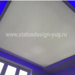 Белый сатиновый натяжной потолок с внутренней подсветкой