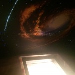 Звездное небо с УФ печатью и оптико-волоконными нитями, эффект мерцания звезд и  полет кометы